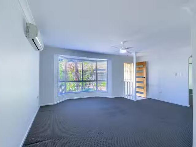 For Rent! 2/143 Amarina Avenue, Mooloolaba, QLD 4557