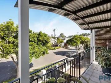 Unique 2/14 Fifth Avenue, Wilston, QLD 4051