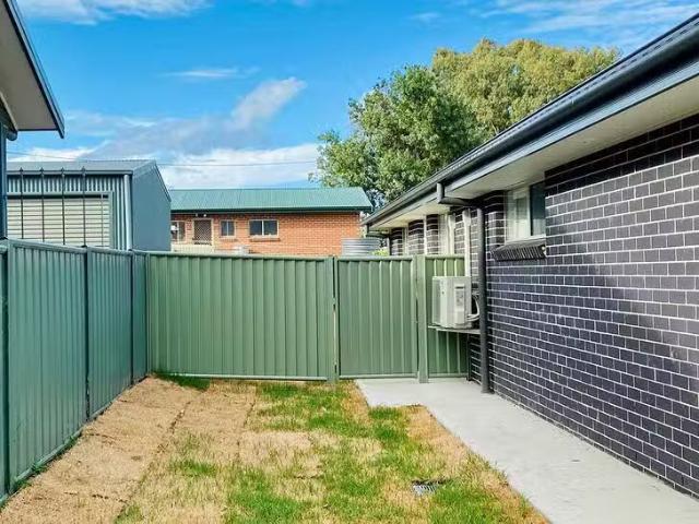 Deal! 2/15 Leonora Crescent, Kootingal, NSW 2352