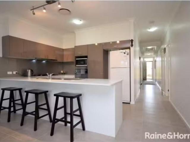 New 2/17 Bluewattle Road, WORRIGEE House for rent Listed by Z.