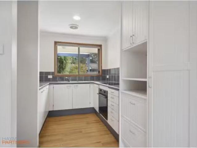 Unique 2/17 Brudenell Drive, Jerrabomberra Townhouse for rent.