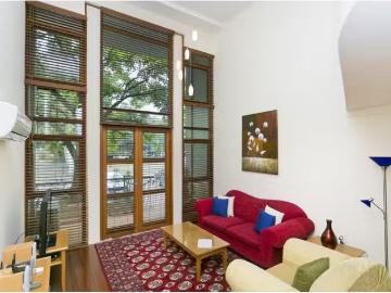 Cheap 2/18 Captain Cook Crescent, Griffith Apartment for rent.
