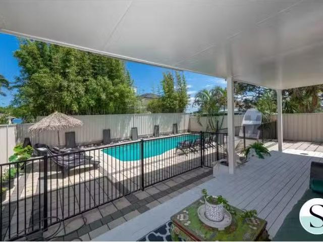 Charming 2/19 Ellen Street, Belmont South Apartment for rent.