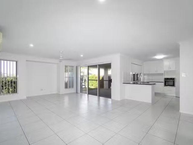 For Rent! 2/101 Mccarthy Road, Avenell Heights, QLD 4670