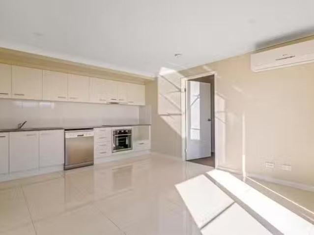 Cozy 2/10 Azure Street, Rosewood, QLD 4340