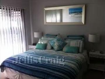 Cozy 2/119 Blackshaws Road, Newport VIC 3015