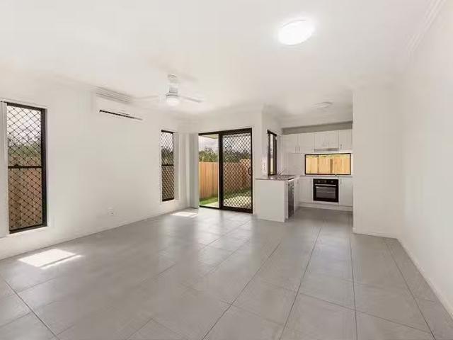 Just in! 2/11 Gem Circuit, Park Ridge, QLD 4125