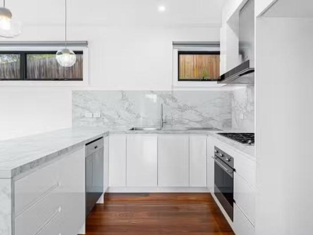 Deal! 2/1250 Riversdale Road, BOX HILL SOUTH, VIC 3128 House.