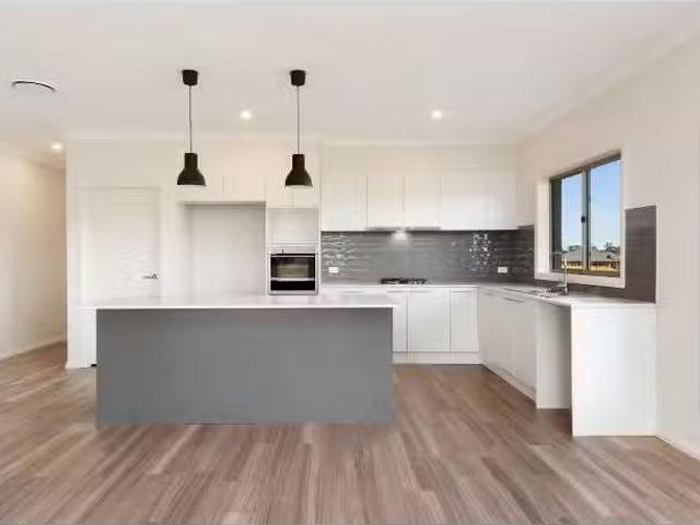 Unique 21 Collins Street, MARULAN House for rent Listed by Ad.