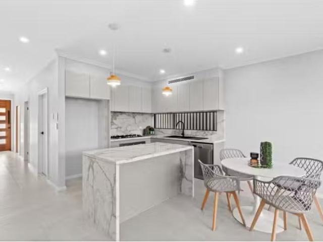 Deal! 21 Aquila Street, Box Hill House for rent Listed by Eri.