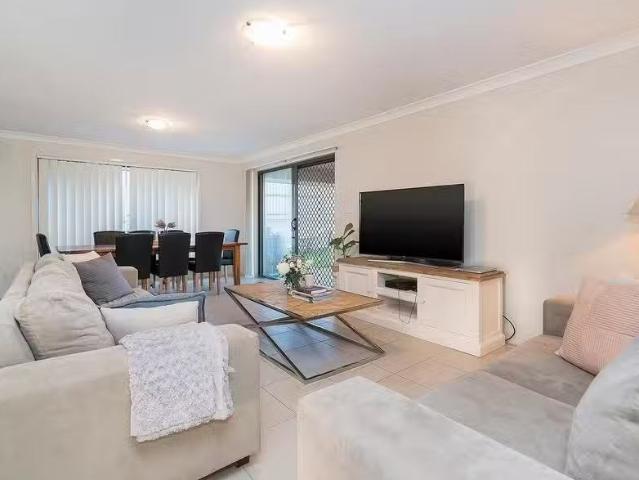 Unique 21 Boxer Street, Gillieston Heights House for rent Lis.