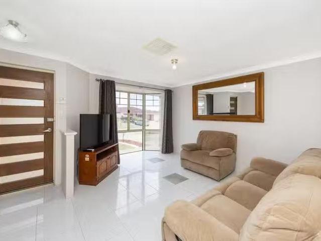 Charming 21 Hillcrest Court, Port Kennedy, WA 6172