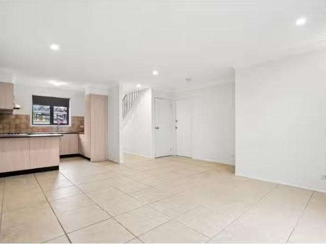 Just in! 2/1 Mc Coy Street, Toongabbie Townhouse for rent Lis.