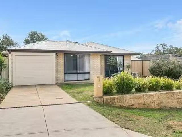 Deal! 21 Pepperell Crescent, Leda, WA 6170