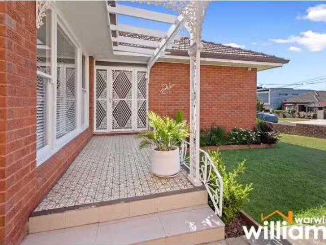 Nice 21 Renown Street, Canada Bay House for rent Listed by Ta.