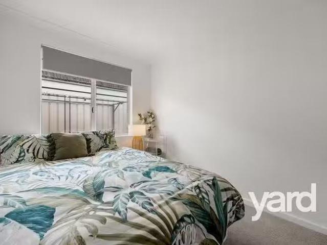 Nice 21B Fallow Crescent, Spearwood, WA 6163