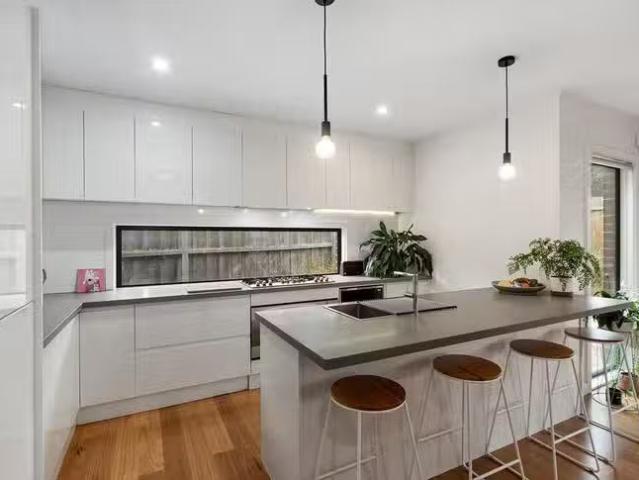 Deal! 2/24 Bayview Road, Frankston, VIC 3199