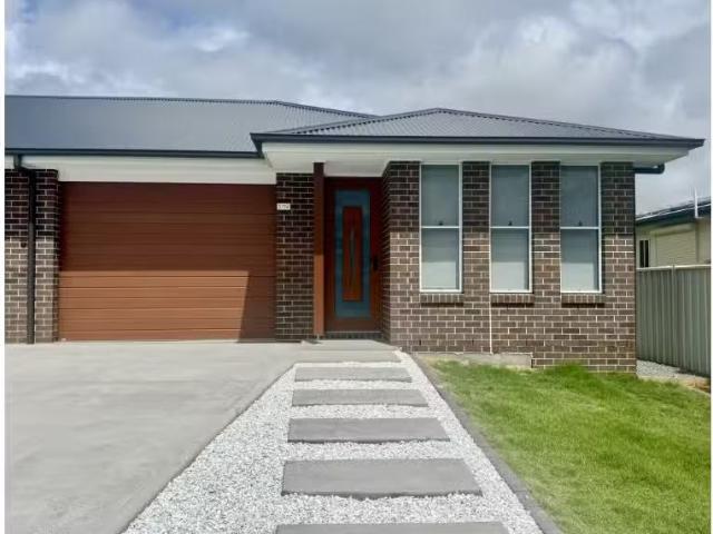 Cheap 2/24 Bowden Street, HEDDON GRETA House for rent Listed.
