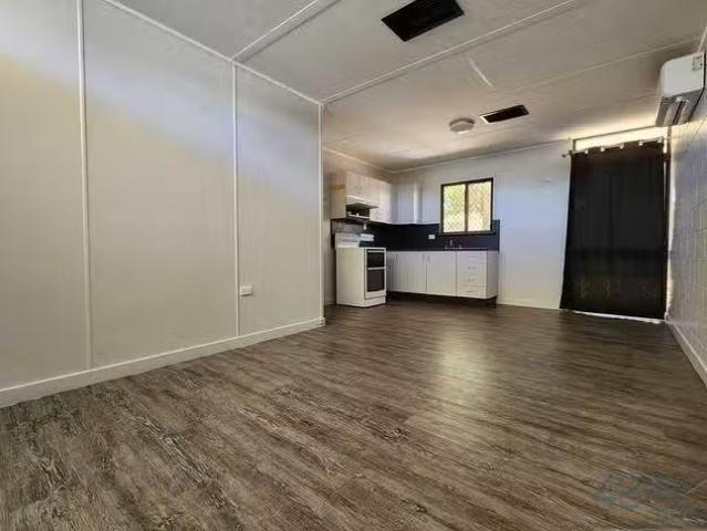 Cozy 2/24 Camooweal Street, Mornington, QLD 4825