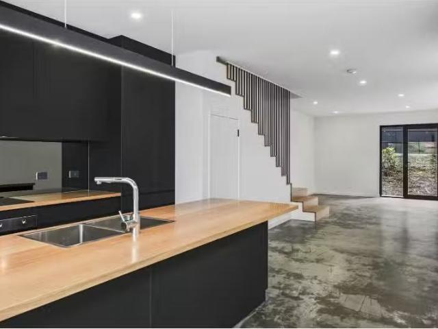 New 2/254 Brooker Avenue, NORTH HOBART Townhouse for rent Lis.