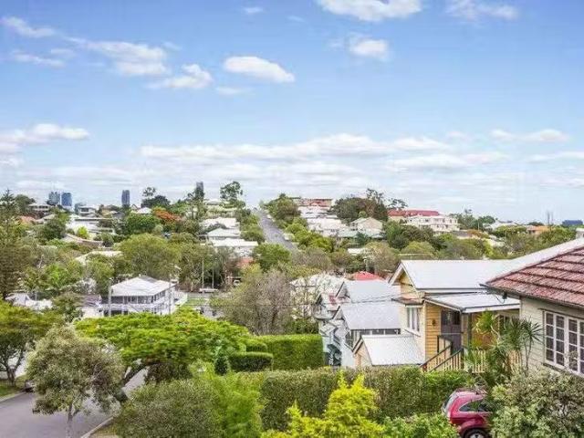 Cheap 2/26 Carramar Street, Morningside, QLD 4170