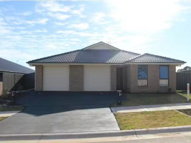 Charming 2/27 Gladioli Avenue, Hamlyn Terrace House for rent.