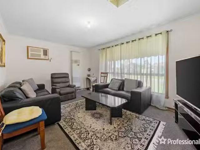 For Rent! 2/27 Roseberry Avenue, Keilor Downs VIC 3038