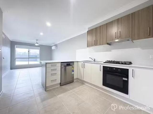 For Rent! 2/27 Wattle Street, Kootingal, NSW 2352