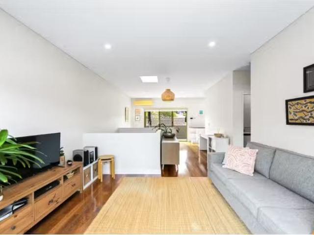Rental! 2/29 Frederick Street, EAST GOSFORD Townhouse for rent.