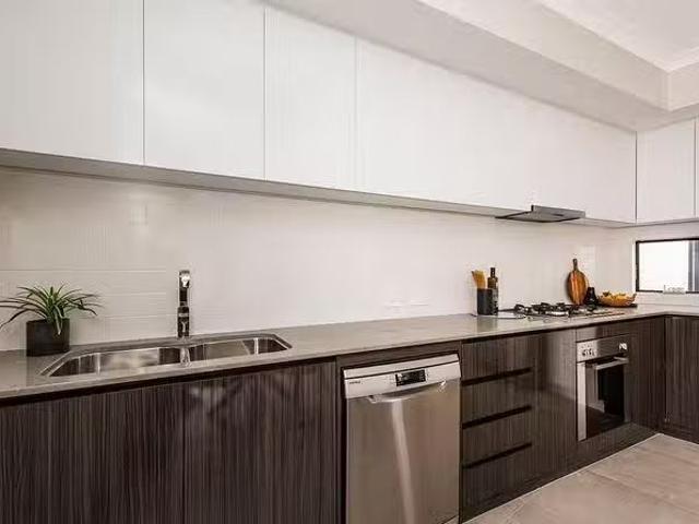 Rental! 2/213 Fisher Street, Cloverdale, WA 6105