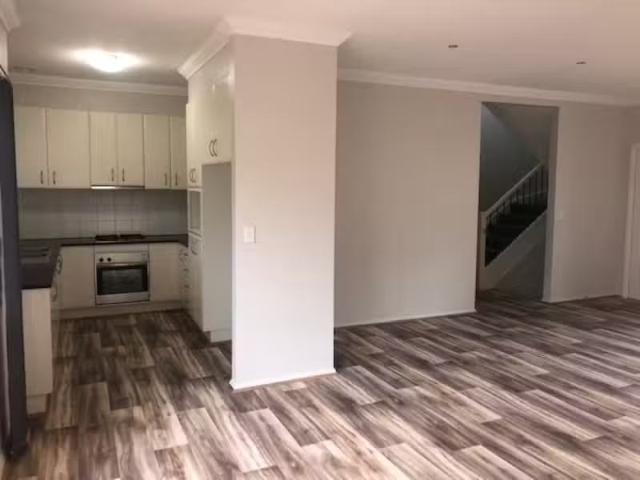 Deal! 2/21 View Street, Wollongong Townhouse for rent Listed.