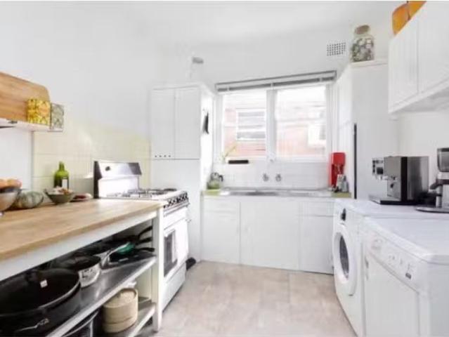 Rental! 2/23 Hastings Parade, BONDI BEACH Apartment for rent.