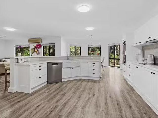 Charming 22 24 Lydford Close, Bonogin, QLD 4213