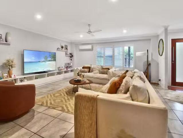 Cozy 2/2 Auburn Street, Caloundra West, QLD 4551