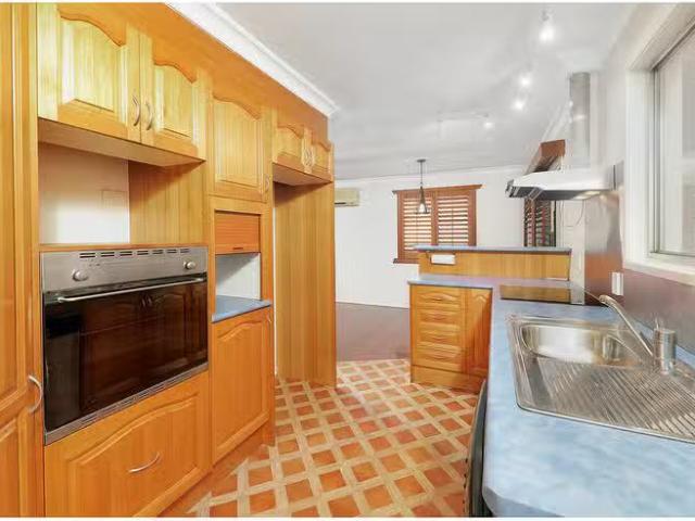 Unique 22 Desgrand Street, Archerfield, QLD 4108