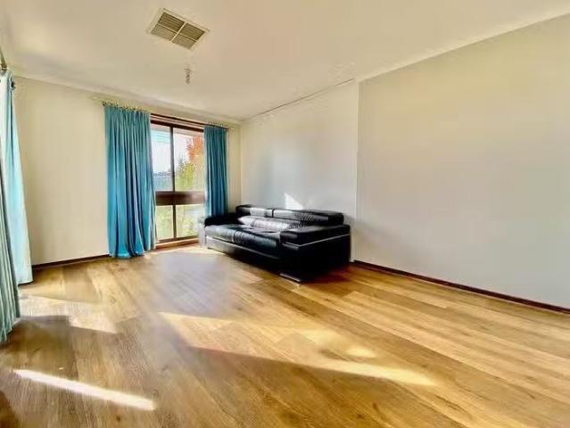 Deal! 22 Fenton Court, Keysborough, VIC 3173