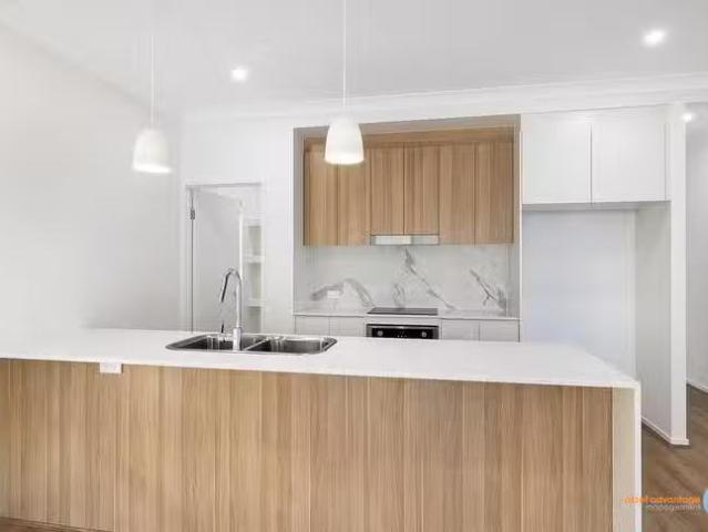 Charming 22 Ormiston Grove, Ormiston, QLD 4160