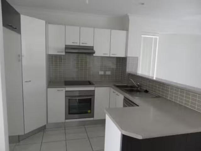 For Rent! 22 Peverell Street, Hillcrest, QLD 4118