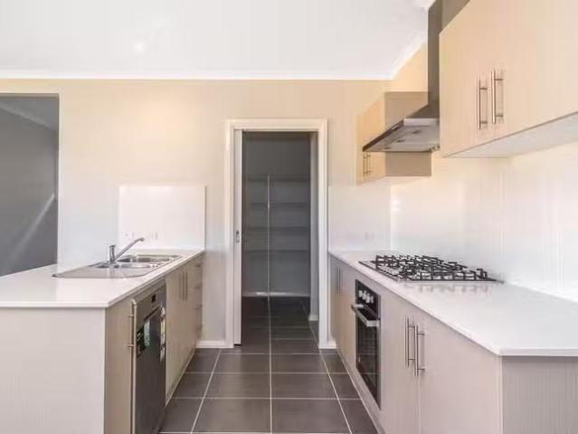 For Rent! 22 Rawlings Street, Oran Park, NSW 2570
