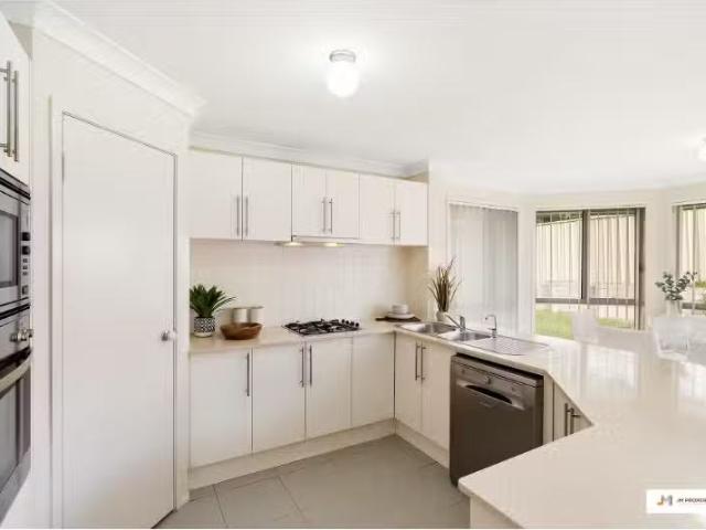 Cozy 22 Waterside Drive, Woongarrah House for rent Listed by.