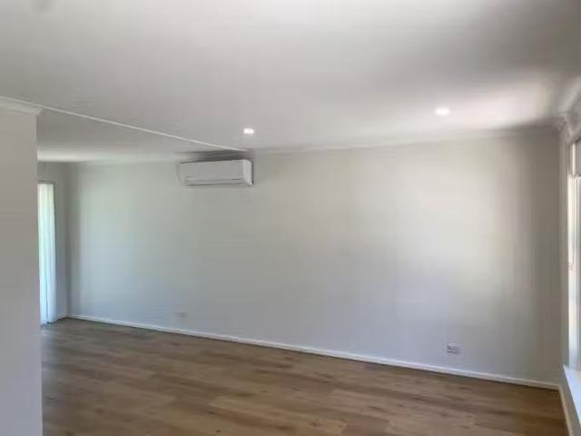 Just in! 22a Woodcroft Avenue, St Georges House for rent List.