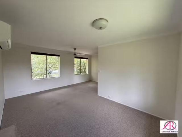 Unique 2/35 Chestnut Ave, ARMIDALE Apartment for rent Listed.