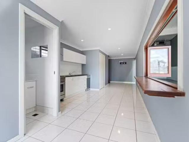 Just in! 2/35 Queens Road, Everton Hills, QLD 4053 Industria.