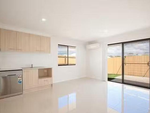 Cozy 2/36 Arburry Crescent, Brassall, QLD 4305