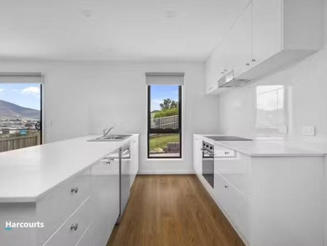 Just in! 2/36 Blair Street, LUTANA, TAS 7009 House for Rent
