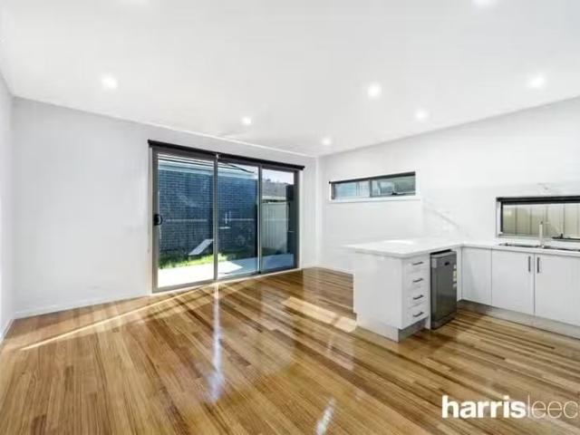 Cozy 2/37 Bowes Avenue, Airport West VIC 3042