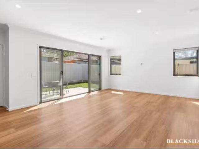 For Rent! 2/37 Livingston Avenue, Kambah Townhouse for rent L.