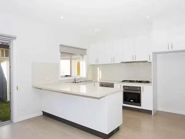 Cozy 2/37 Wards Grove, Bentleigh East VIC 3165