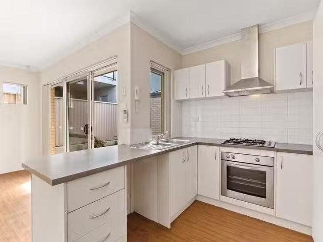 For Rent! 2/38 Henry Street, East Cannington, WA 6107