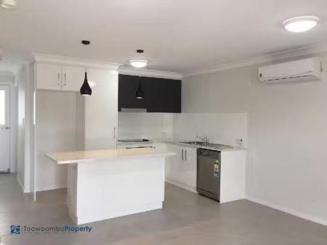 Unique 2/38 Stephen Street, South Toowoomba, QLD 4350